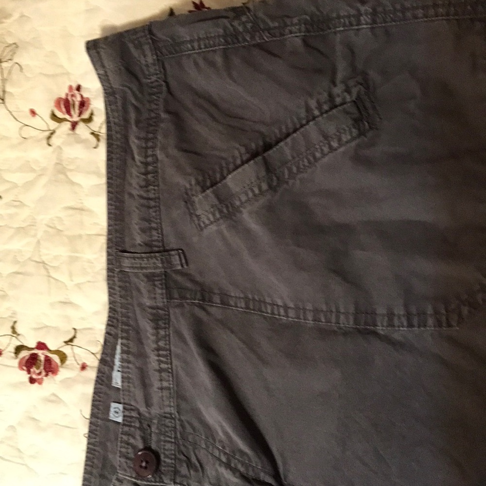 Gray capris - Picture 3 of 4
